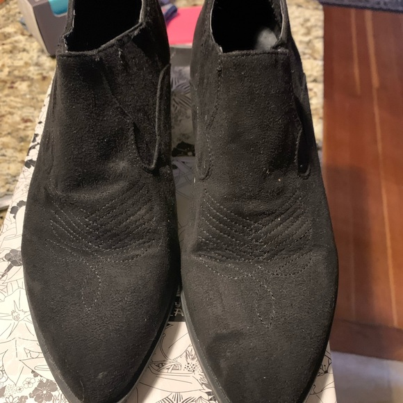 Shoes, black suede low boots - Picture 3 of 6